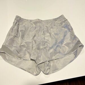 Lululemon hotty hot shorts: SIZE 8
